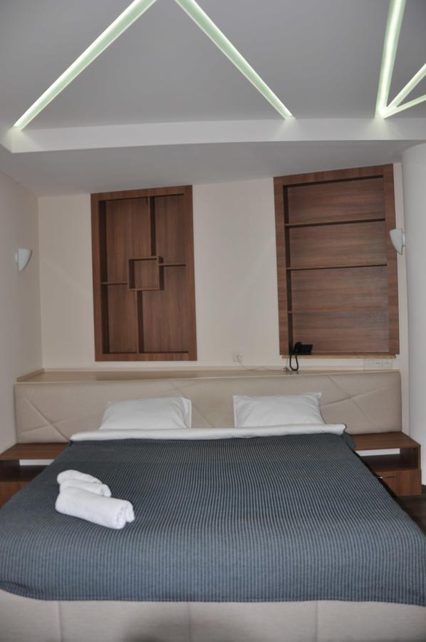 All Seasons Hotel On Freedom Square Tbilisi Exterior photo
