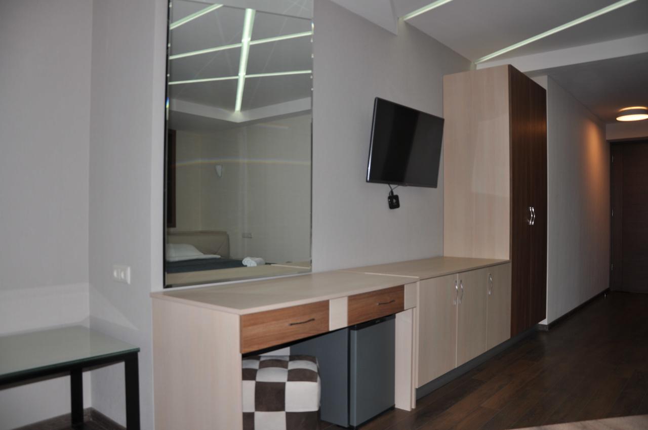 All Seasons Hotel On Freedom Square Tbilisi Exterior photo