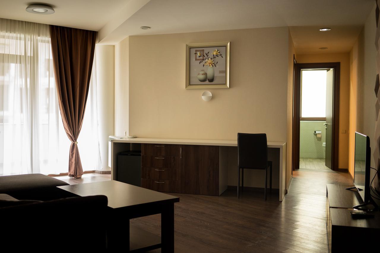All Seasons Hotel On Freedom Square Tbilisi Exterior photo